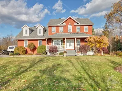 Detached in Mississippi Mills