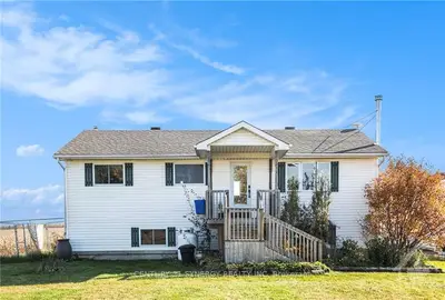 Detached in North Dundas