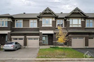 Att/Row/Townhouse in Blossom Park - Airport and Area