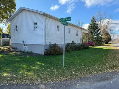Detached in Montague