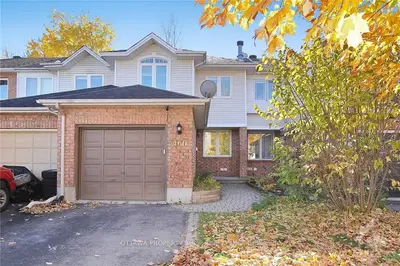 Att/Row/Townhouse in Orleans - Cumberland and Area