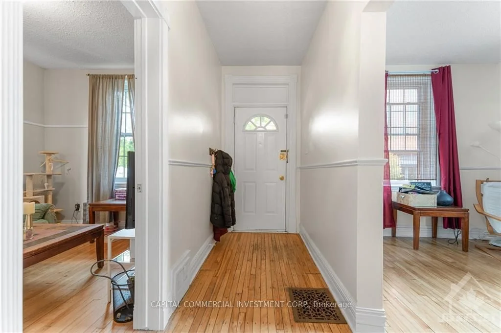 114 BARRETTE Street, Vanier and Kingsview Park, ON K1L 8A1
