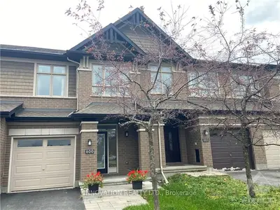 Att/Row/Townhouse in Kanata