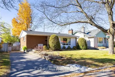 Detached in Parkway Park - Queensway Terrace S and Area