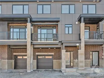 Att/Row/Townhouse in Kanata