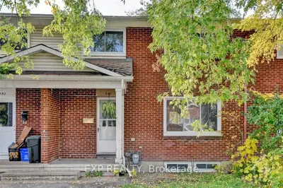 Att/Row/Townhouse in Overbrook - Castleheights and Area