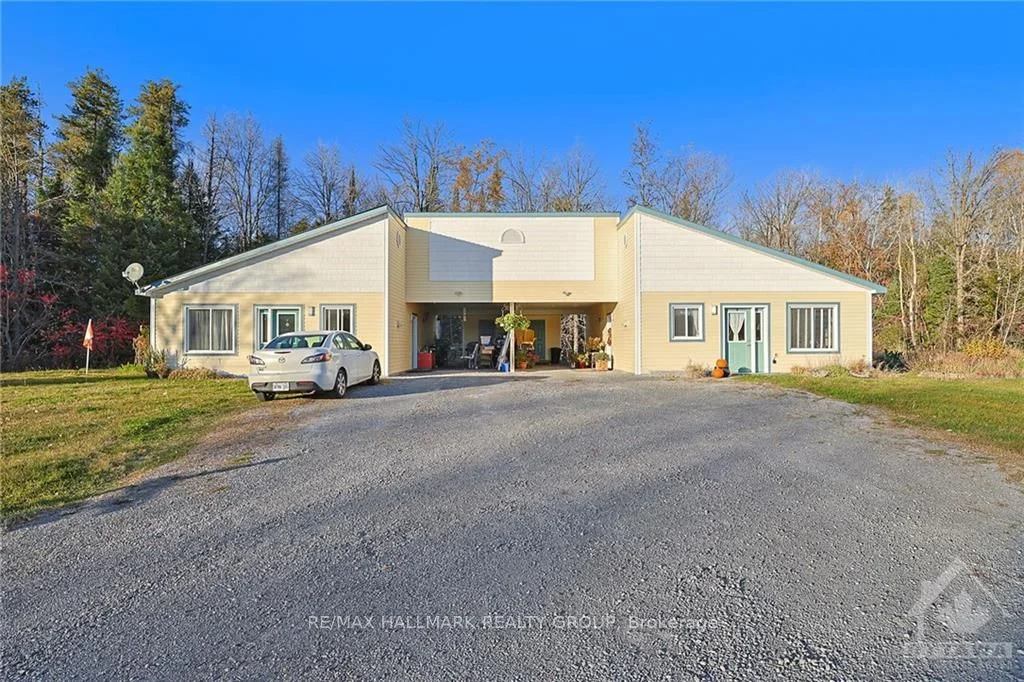 Semi-Detached in McNab/Braeside