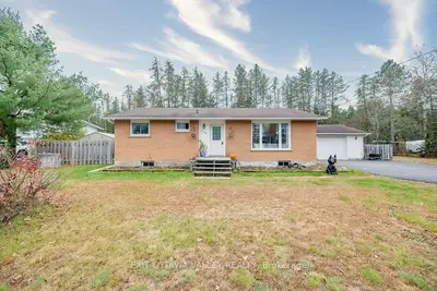 Detached in Laurentian Hills