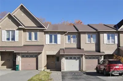 Att/Row/Townhouse in Barrhaven