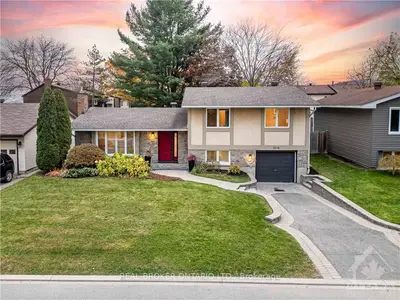 Detached in Beacon Hill North - South and Area