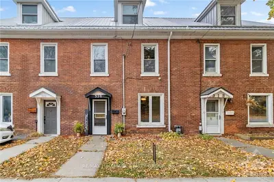 Att/Row/Townhouse in Brockville