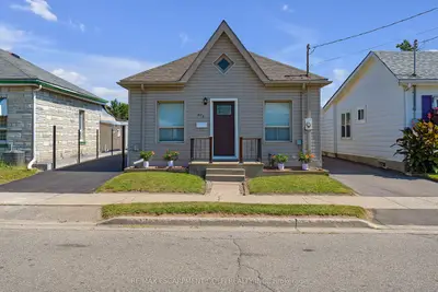 Detached in Brantford