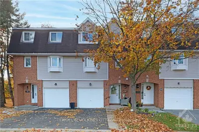 Condo Townhouse in Kanata