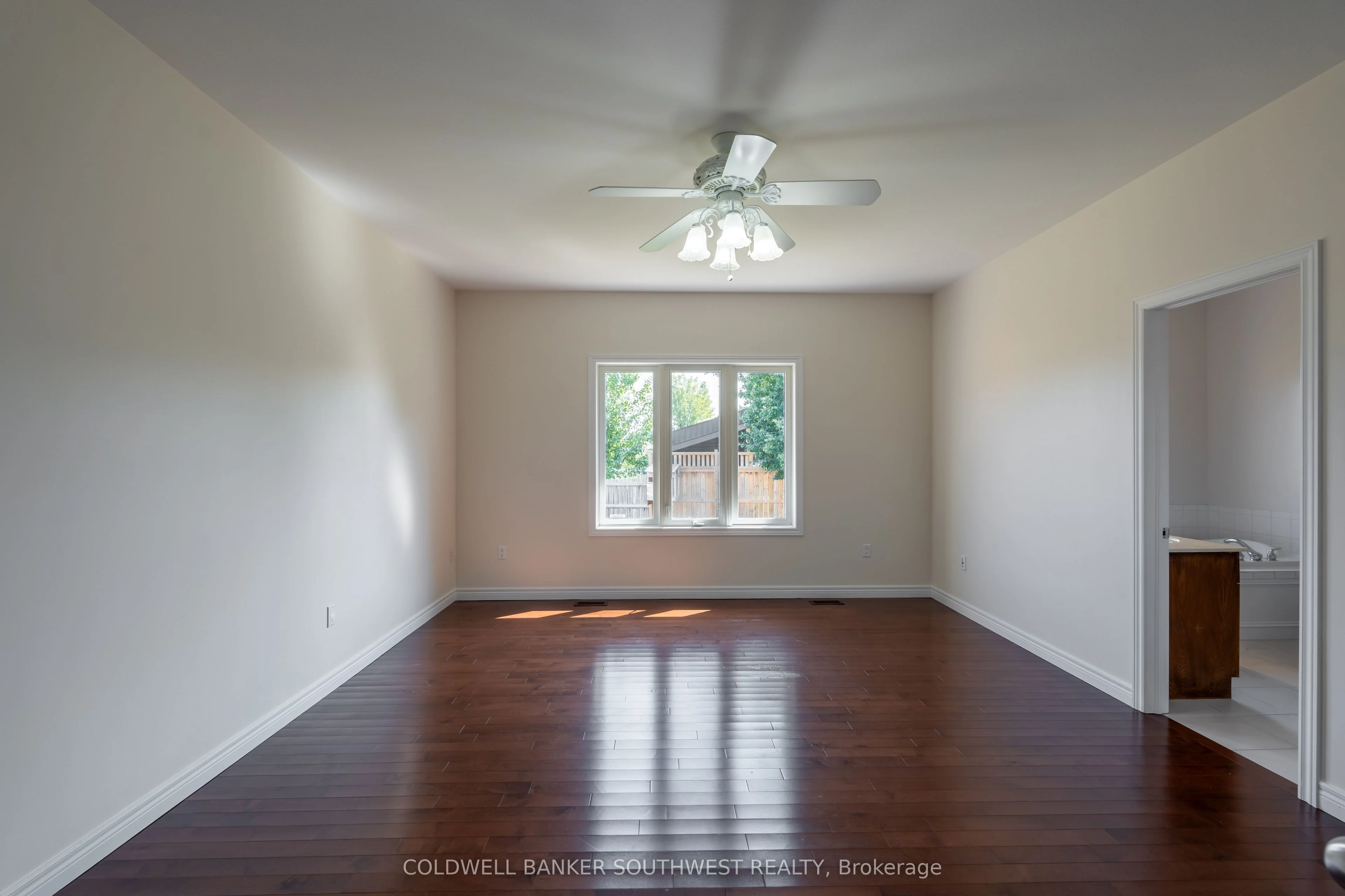 1062 Finch Drive E, Sarnia, ON N7S 6A8