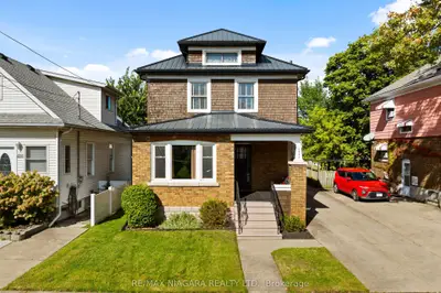 Detached in Niagara Falls