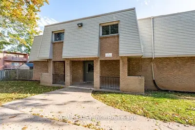 Condo Townhouse in St. Catharines