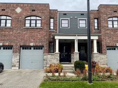 Condo Townhouse in Hamilton