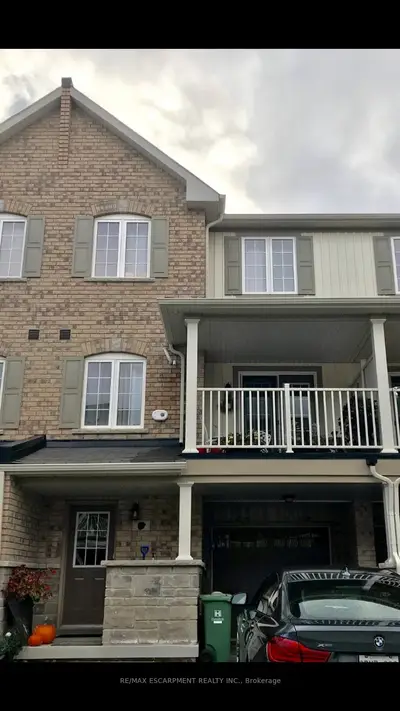 Att/Row/Townhouse in Hamilton