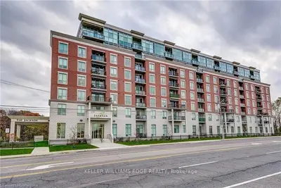 Condo Apartment in Hamilton