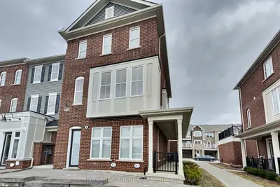 Att/Row/Townhouse in Hamilton