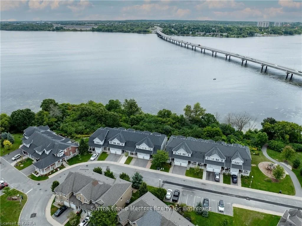 Att/Row/Townhouse in Kingston