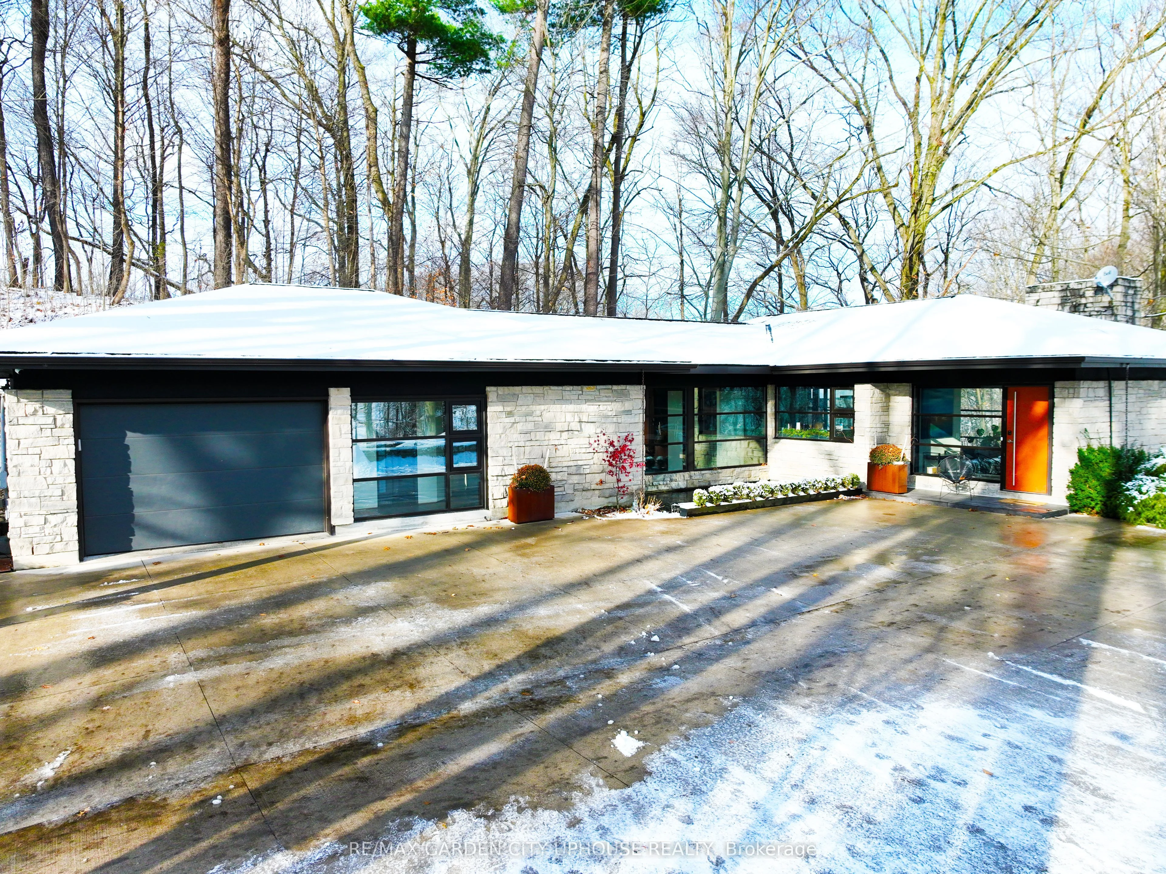 Detached in Pelham