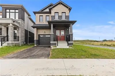Detached in Thorold