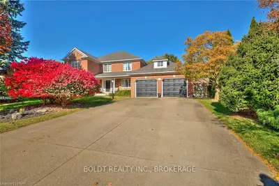 Detached in Niagara Falls