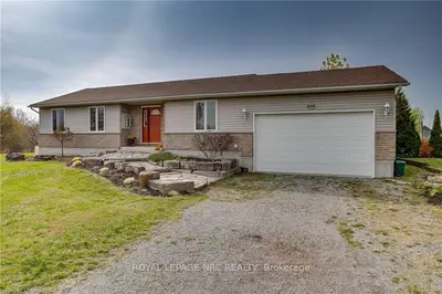 Detached in Port Colborne