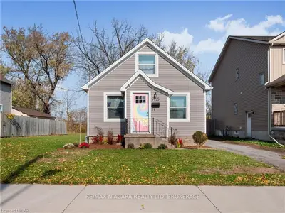 Detached in Niagara Falls